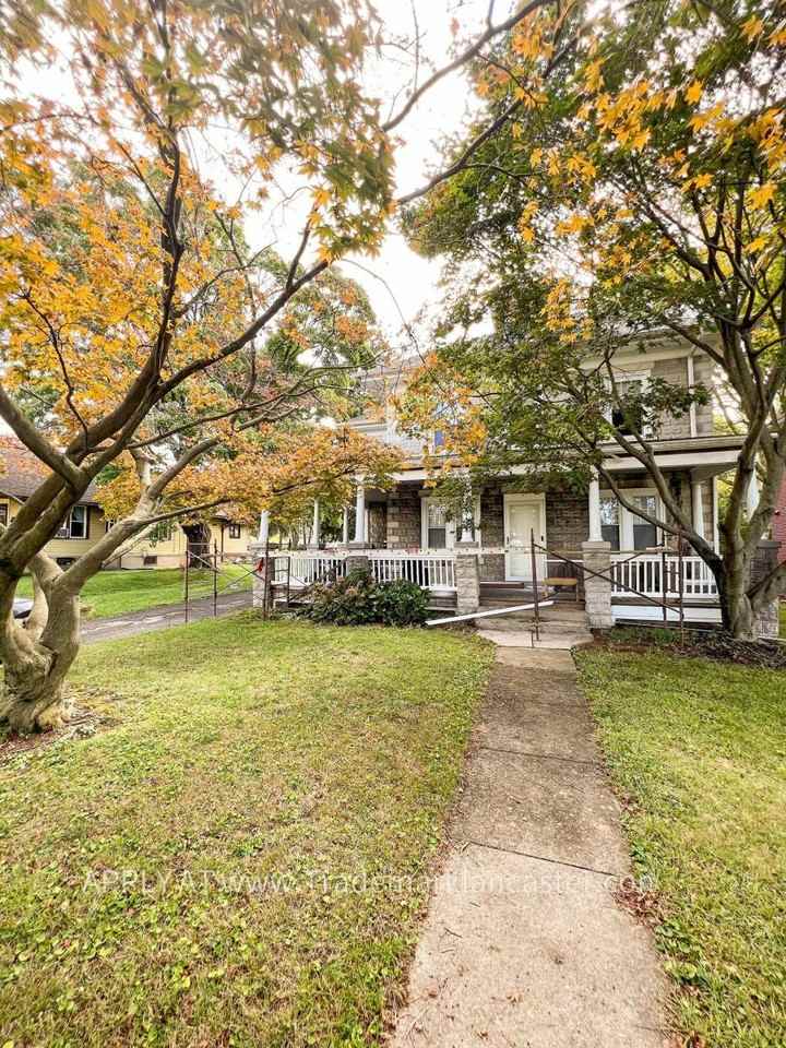 310 Manor Ave #B