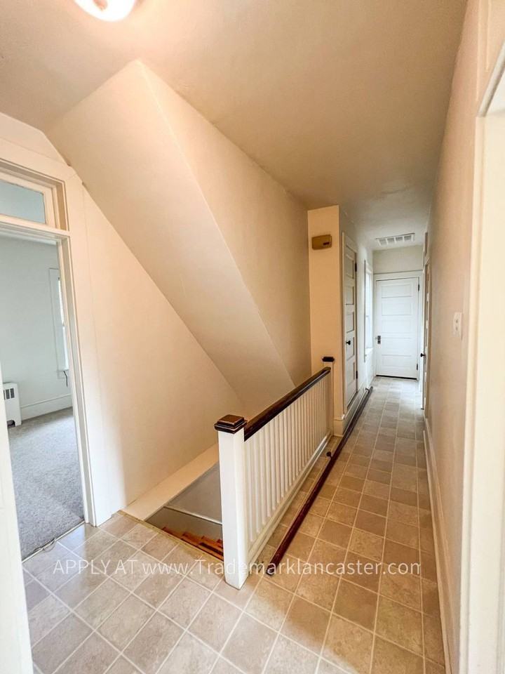 310 Manor Ave #B - Photo 3 of 10