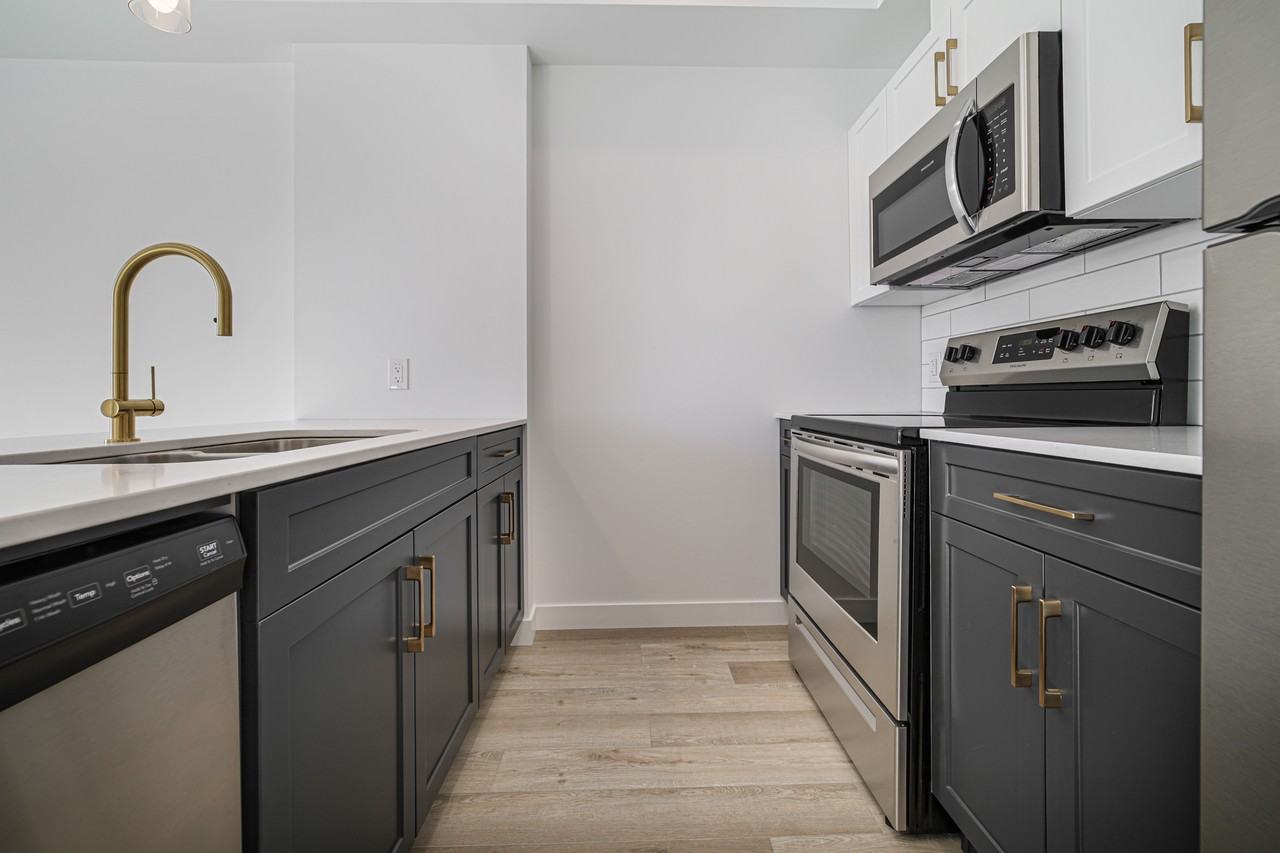196 Colony Street - Photo 7 of 27