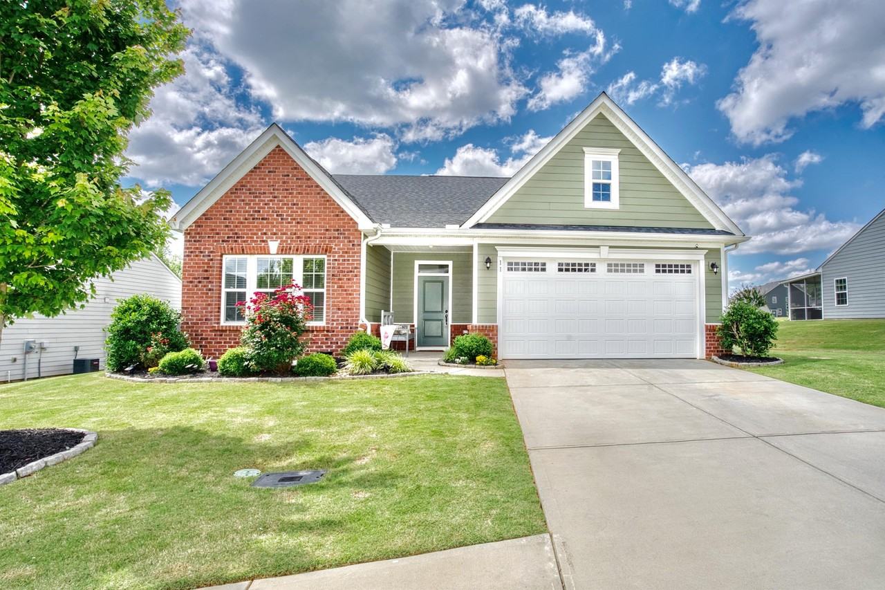 11 Pequot Dr