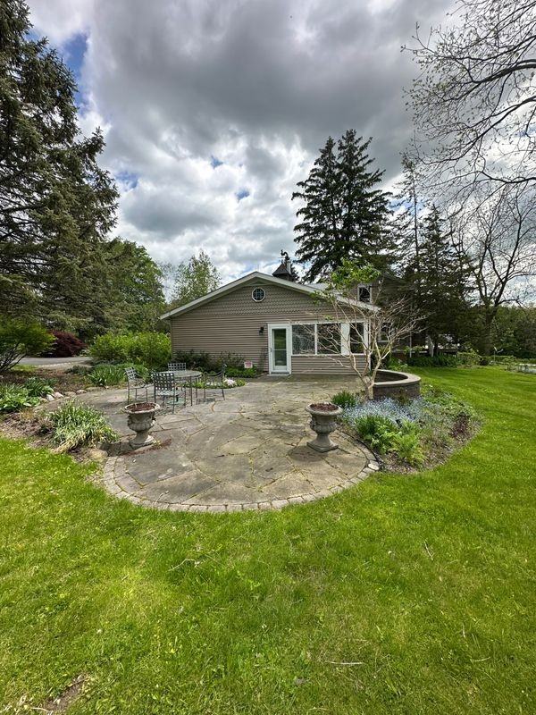 914 Middle Rd - Photo 2 of 19