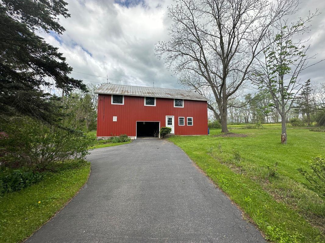 914 Middle Rd - Photo 3 of 19