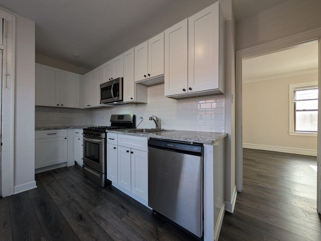 5818 W Berteau Ave - Photo 2 of 13