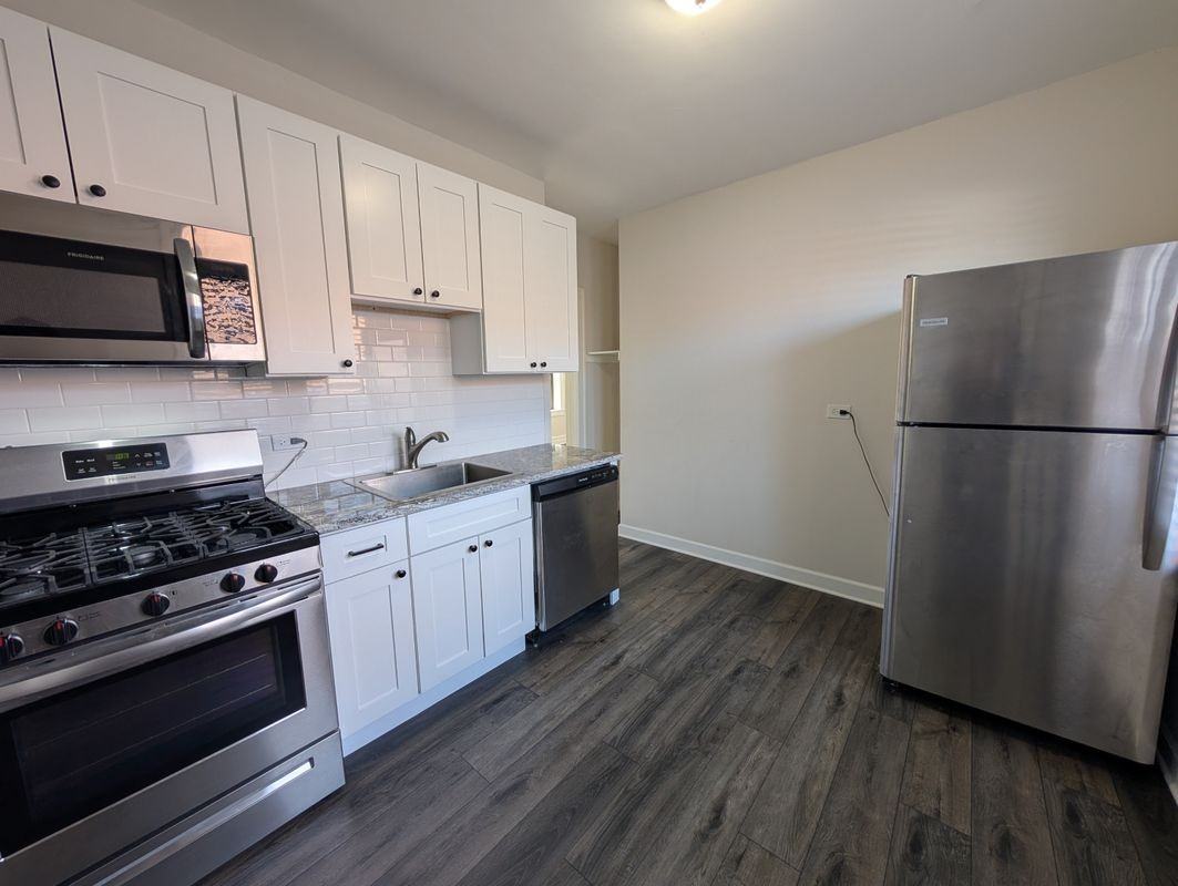 5818 W Berteau Ave - Photo 4 of 13