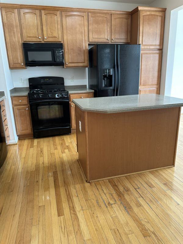 16606 Barge Cir - Photo 3 of 5