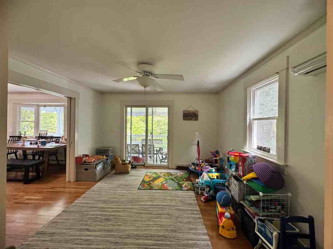 44 Stowell Rd - Photo 7 of 31