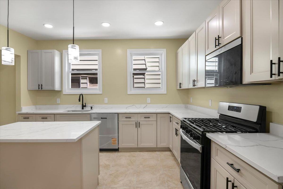 118 Lehigh Ave - Photo 3 of 21