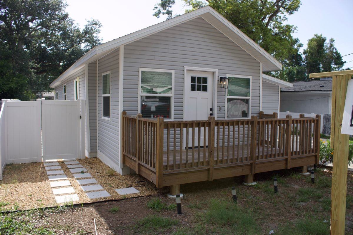 1574 Ewing Ave - Photo 2 of 16