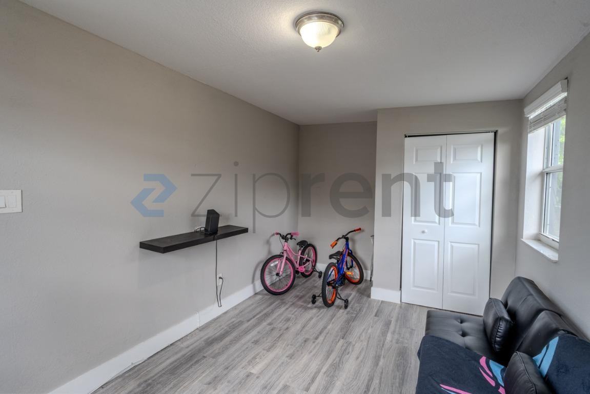 1120 S 28th Ave - Photo 6 of 40