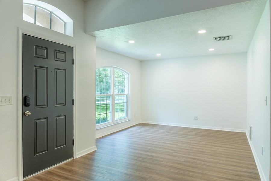 1511 Mccrea Dr - Photo 2 of 28