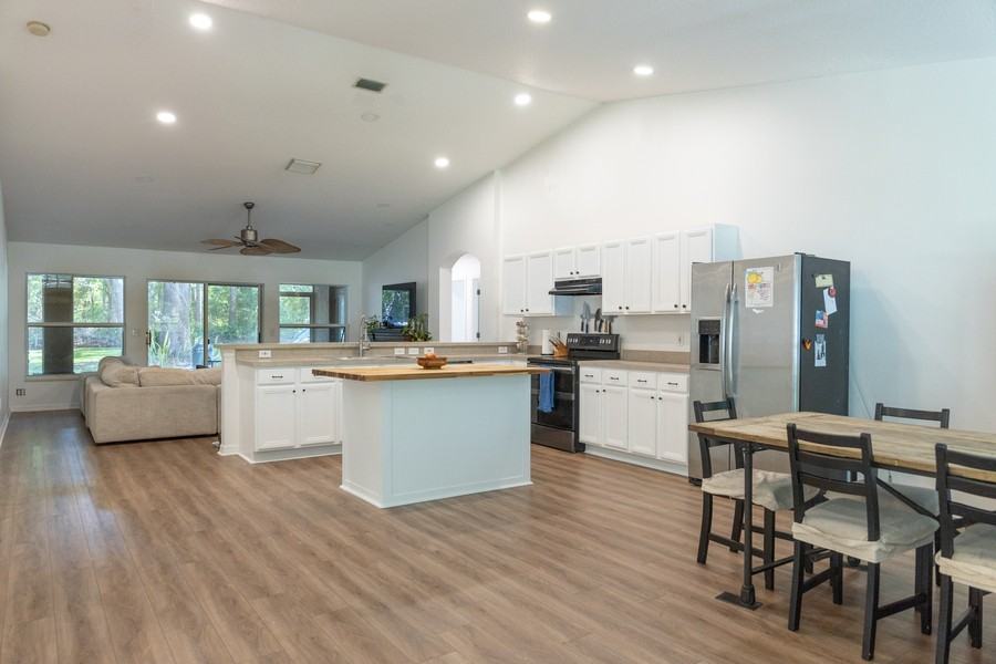 1511 Mccrea Dr - Photo 3 of 28
