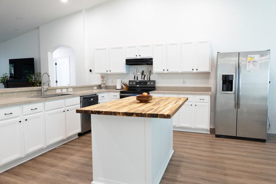 1511 Mccrea Dr - Photo 4 of 28