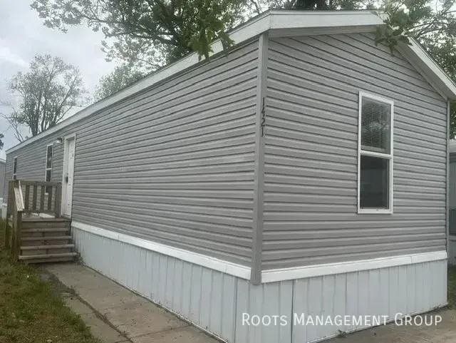 1421 Winona St