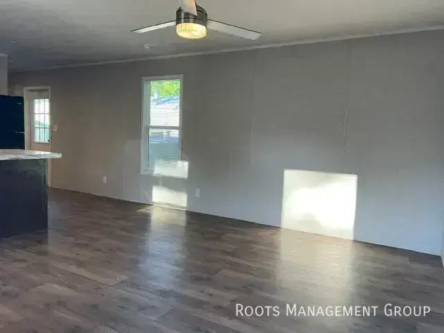 1421 Winona St #1421WN - Photo 4 of 14