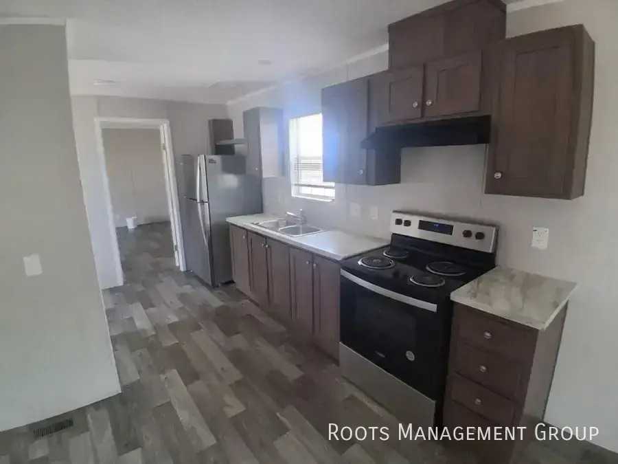 D3 Meadows Ct #D3 - Photo 4 of 23