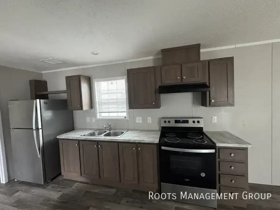 D3 Meadows Ct #D3 - Photo 5 of 23