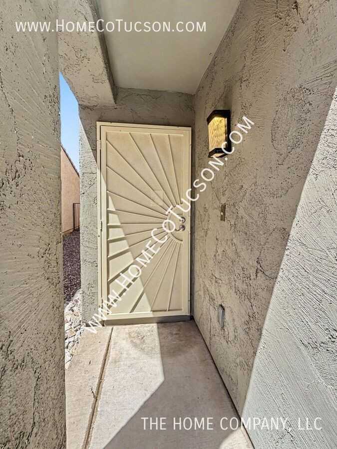 14306 S Camino Vallado - Photo 2 of 27