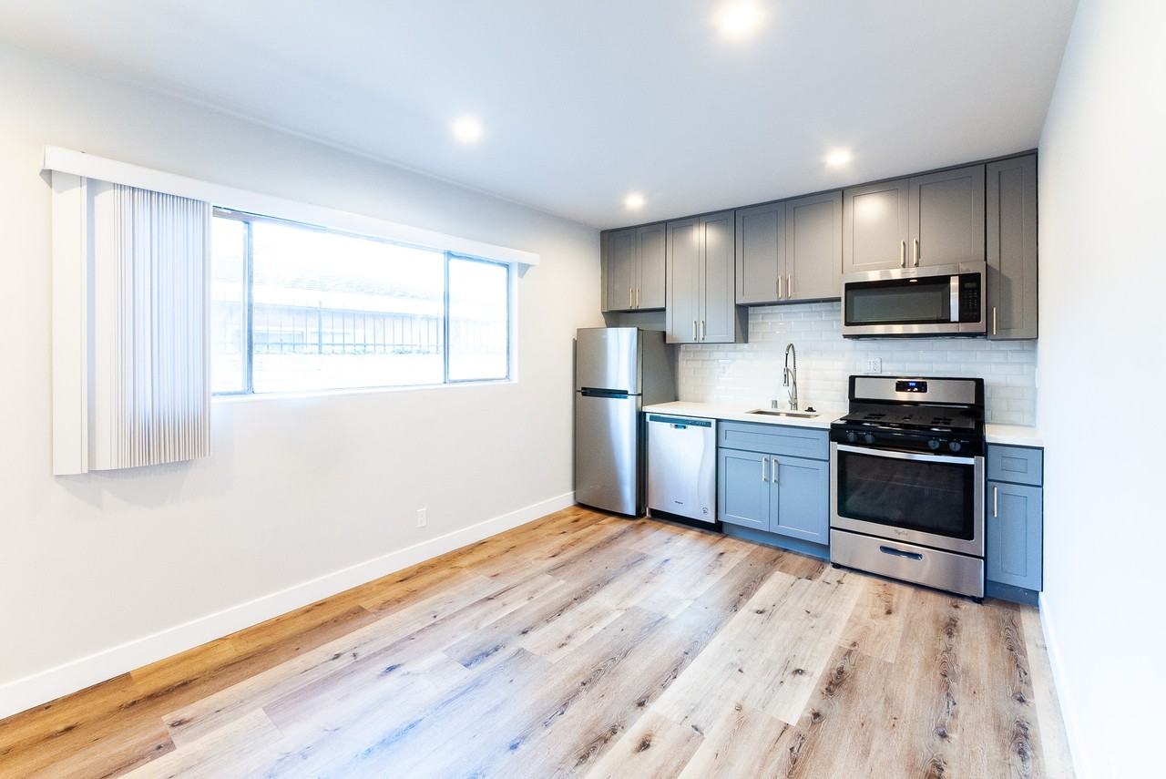 4848 St Charles Pl #4