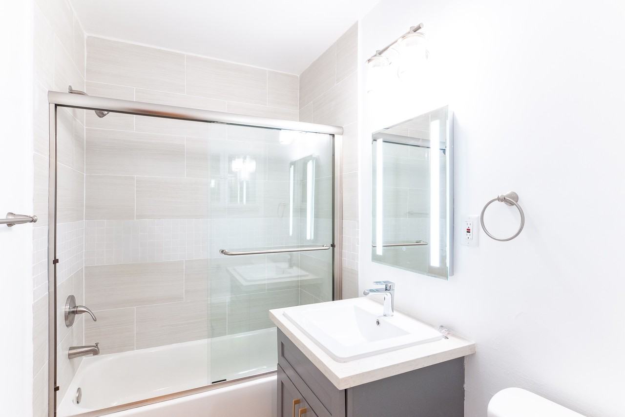 4848 St Charles Pl #4 - Photo 4 of 10