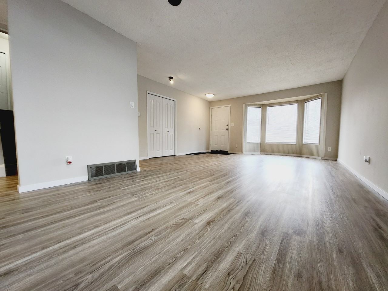 3432 42 Street NW - Photo 5 of 18