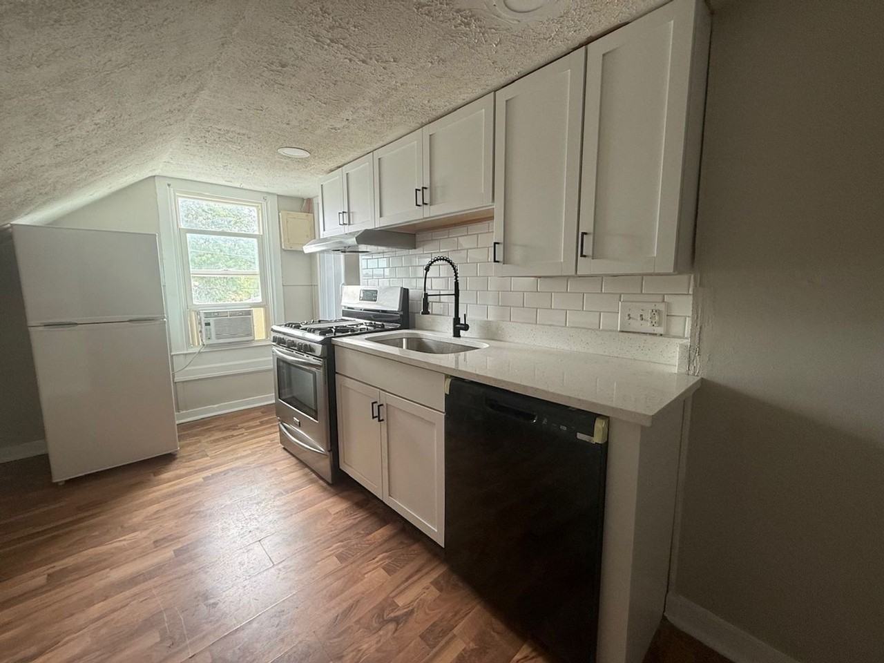 80-82 North 5th Avenue - Photo 2 of 38