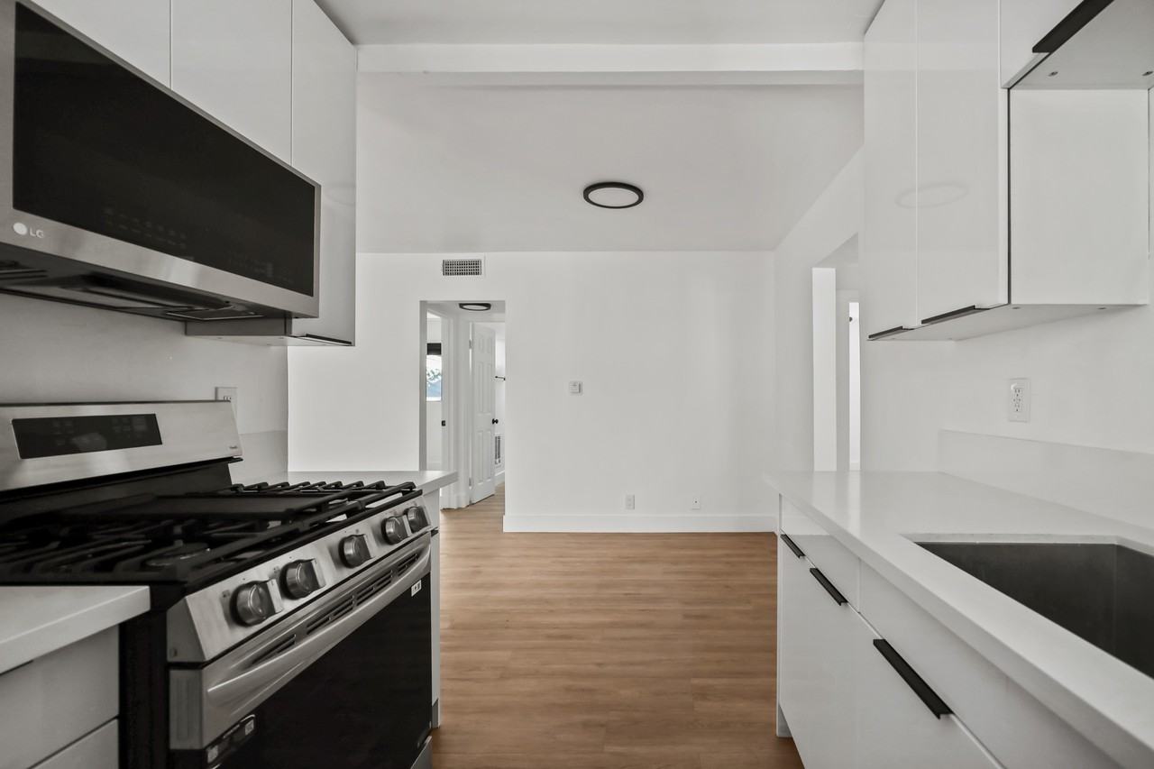 2034 S Garth Ave #1 - Photo 5 of 50