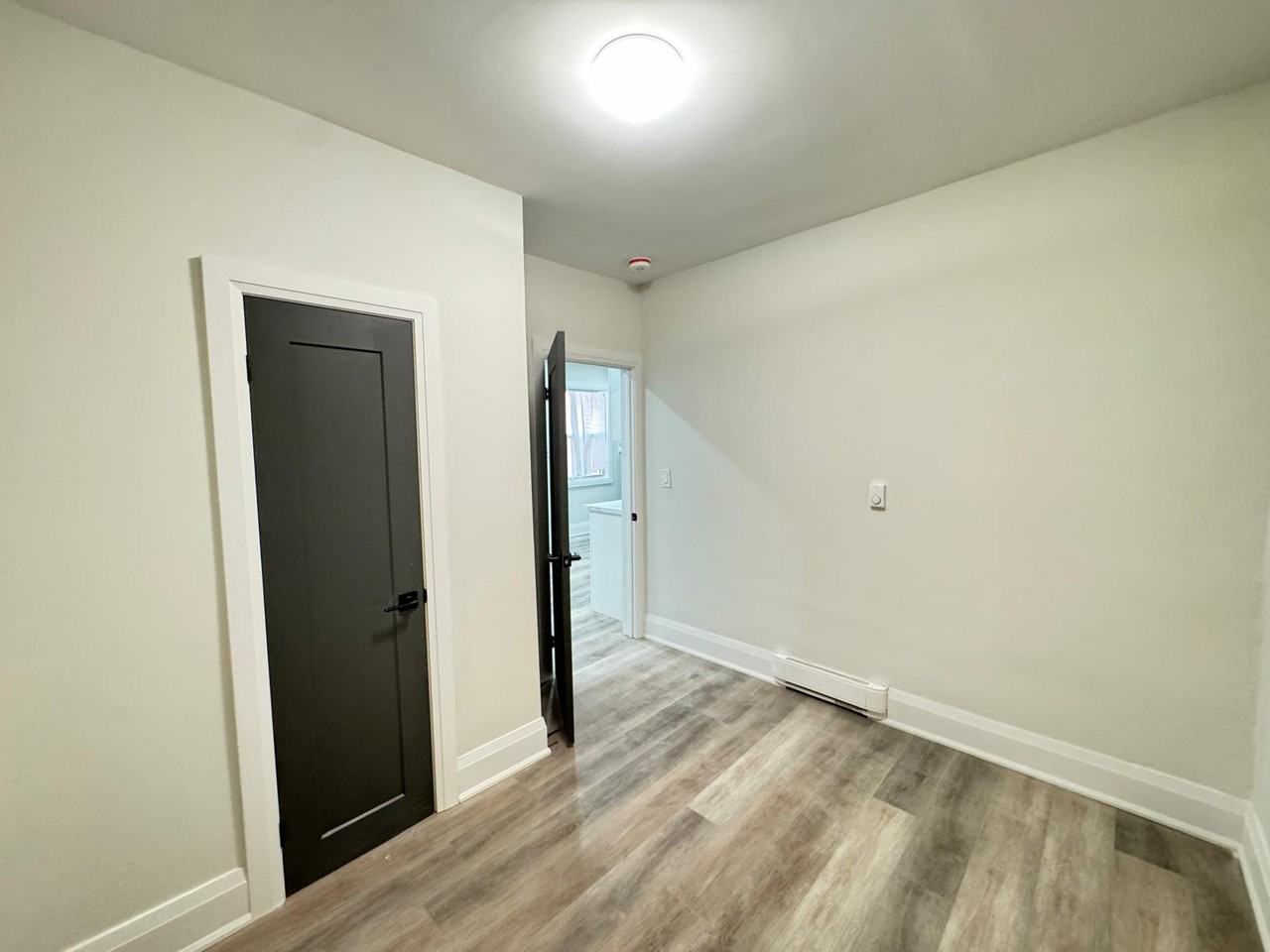 656 Main St E - Photo 3 of 14