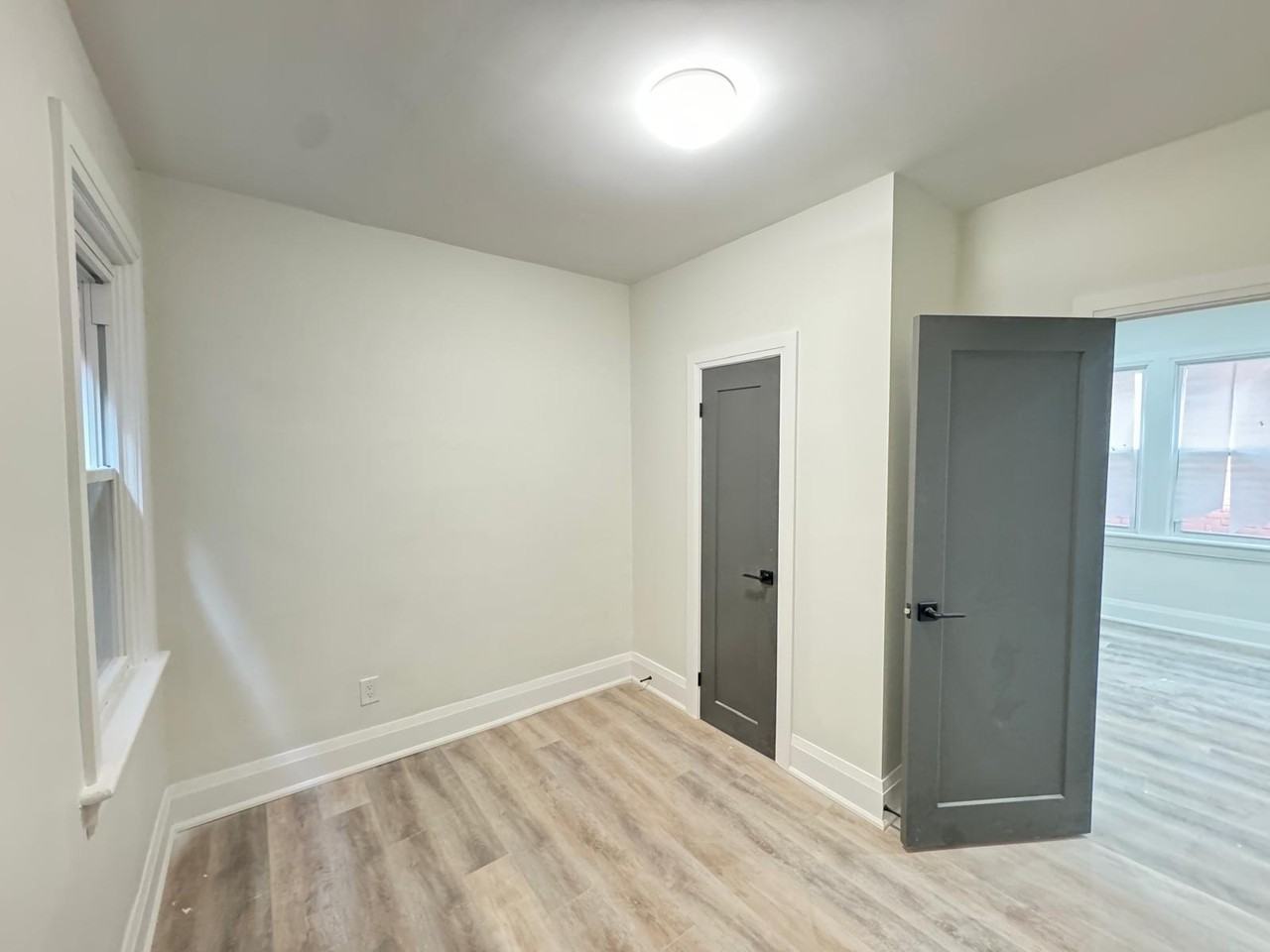 656 Main St E - Photo 4 of 14