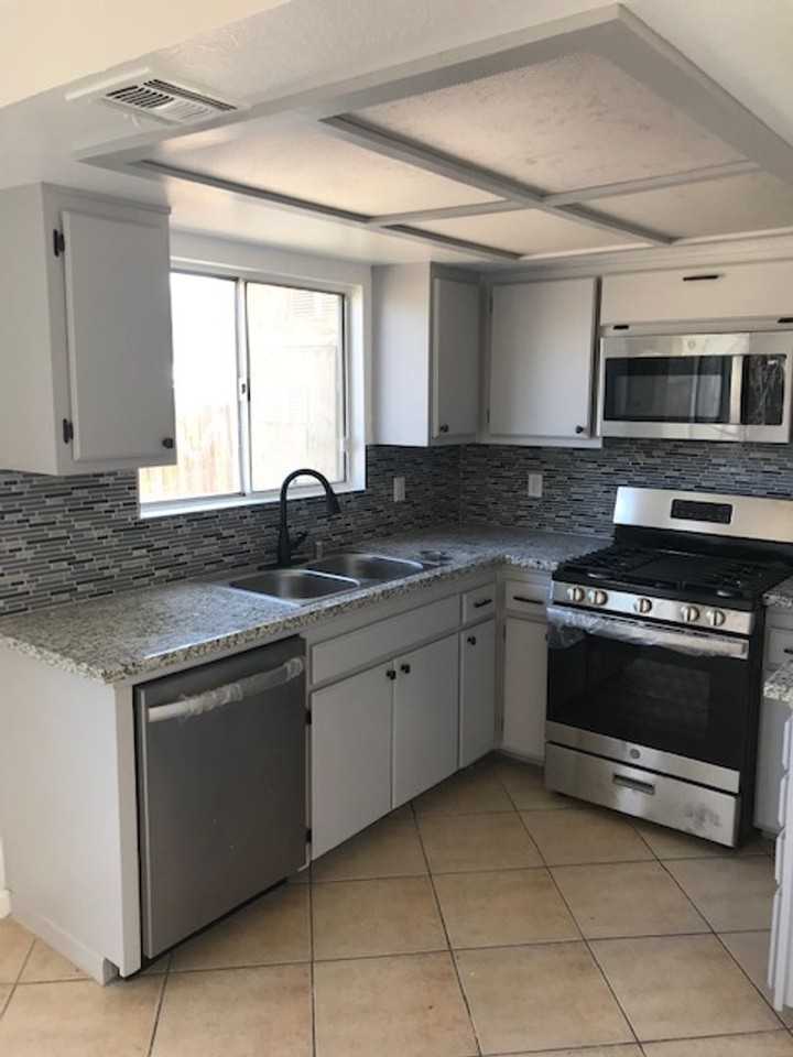 Modern and Homey Apartments in the Heart of Lancaster - Photo 6 of 12
