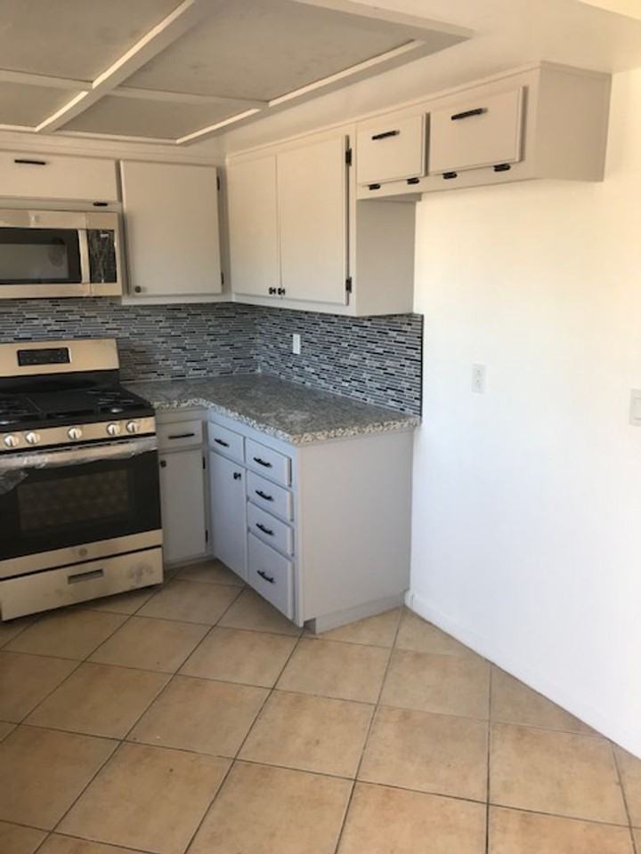 Modern and Homey Apartments in the Heart of Lancaster - Photo 7 of 12