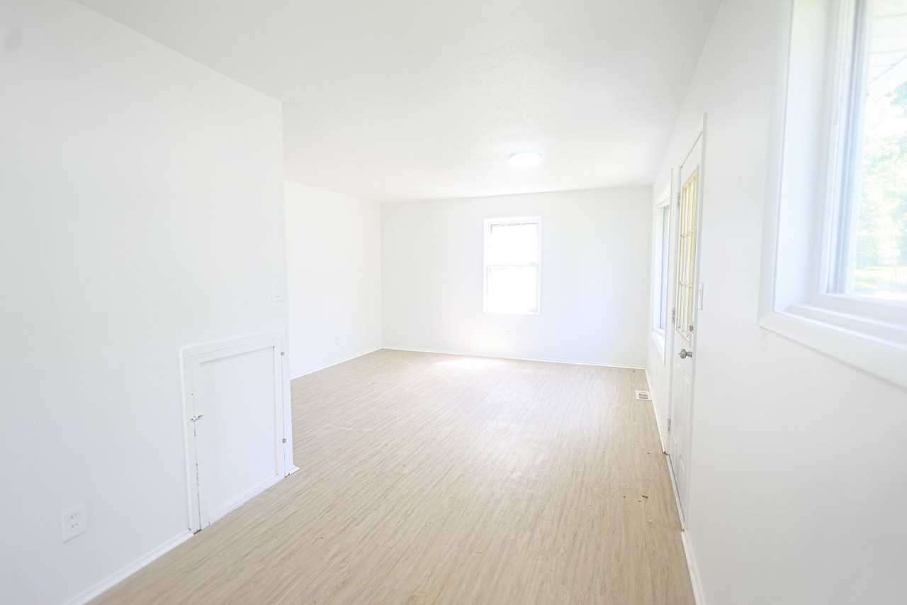 16805 Fairfax Ave - Photo 5 of 21