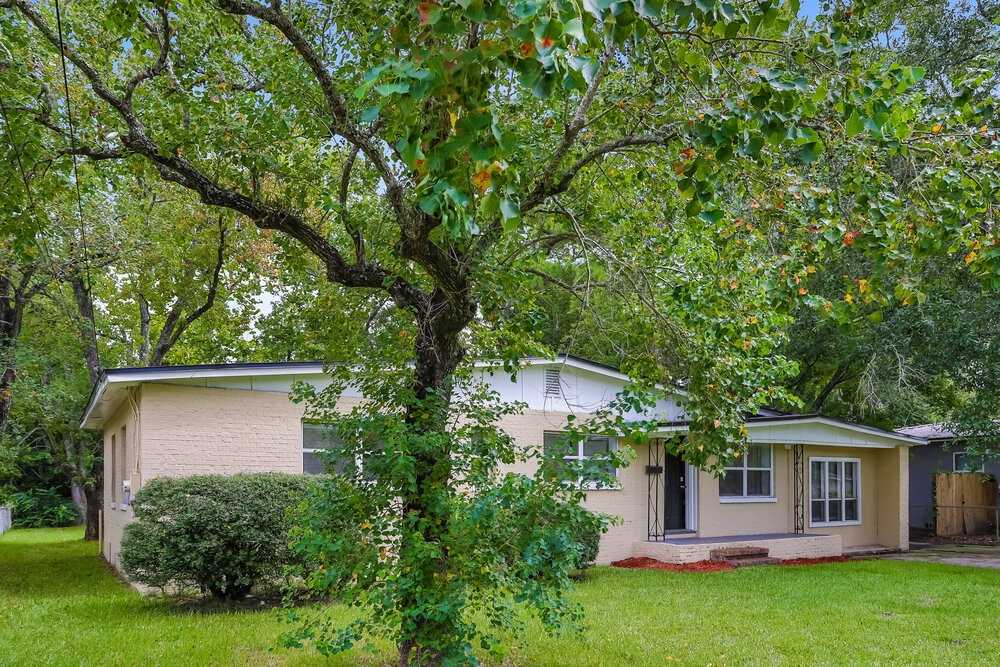 6511 Burgundy Rd S - Photo 3 of 19