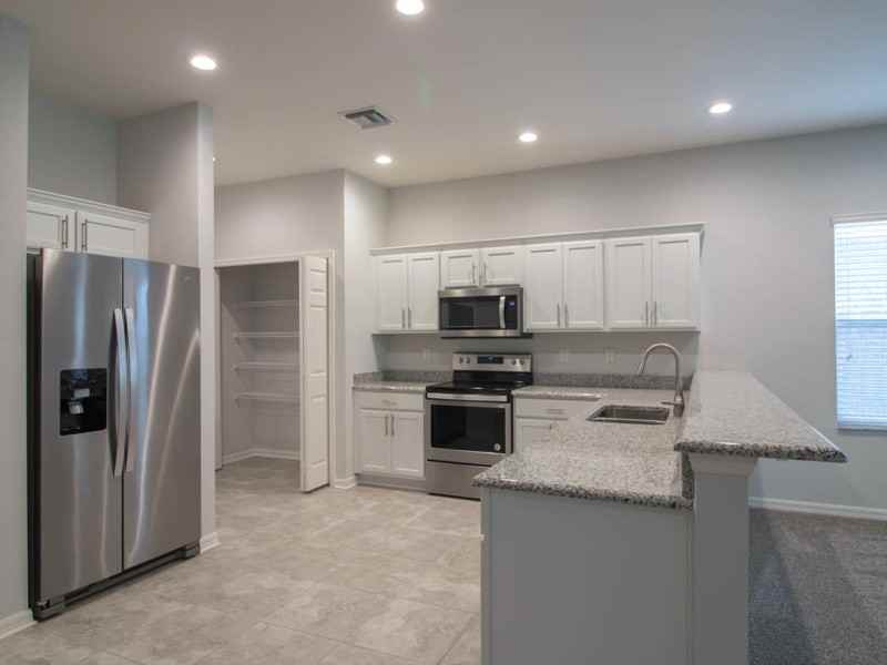 1097 Grantham Dr - Photo 3 of 11