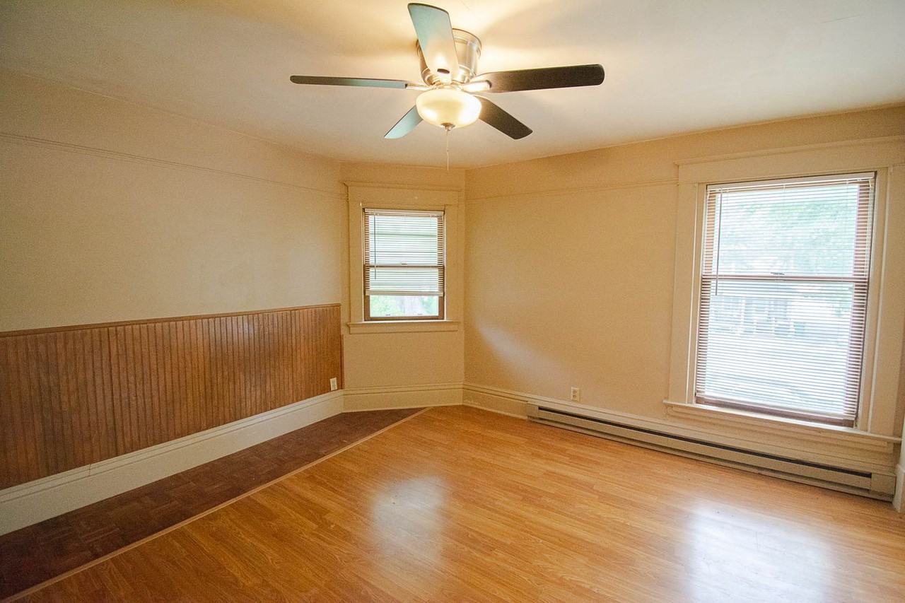 209 S Pearl St - Photo 3 of 21