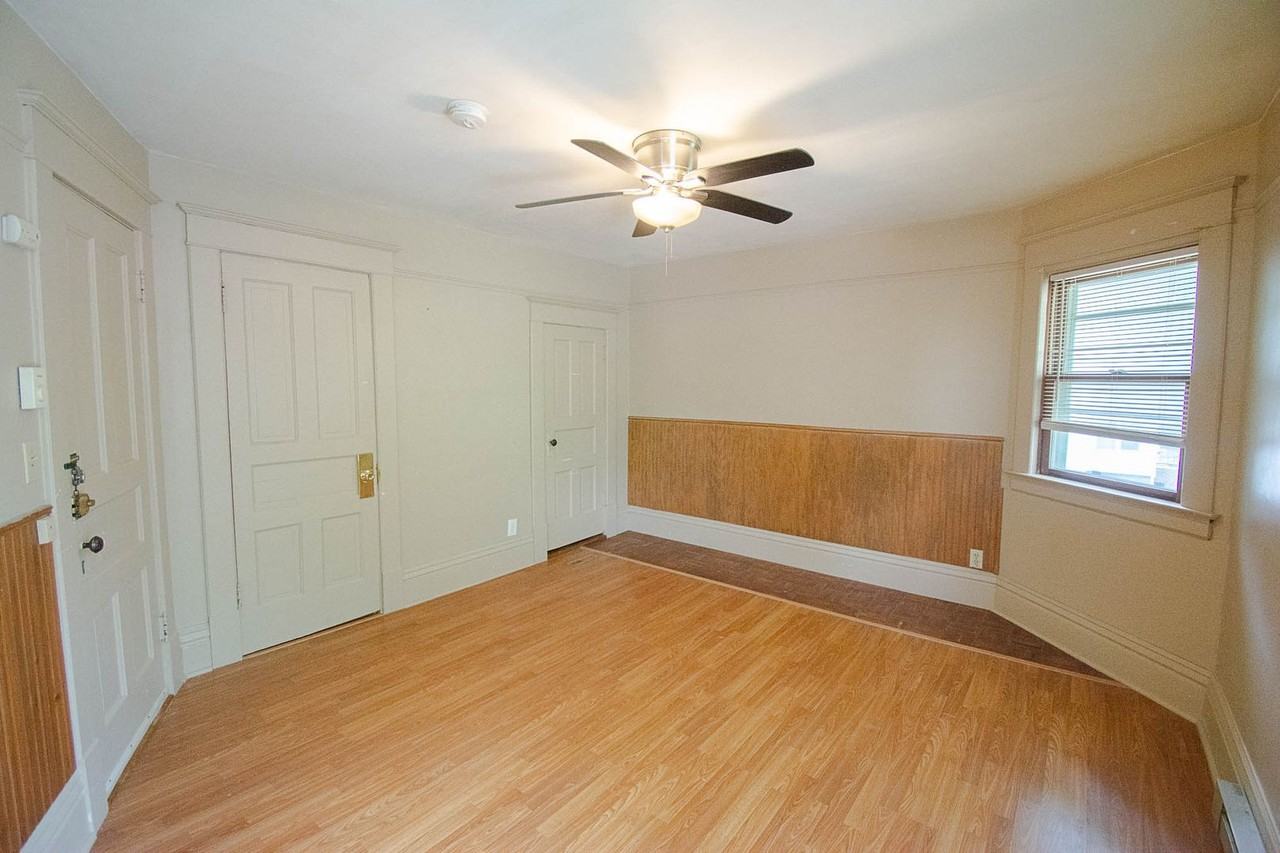 209 S Pearl St - Photo 4 of 21