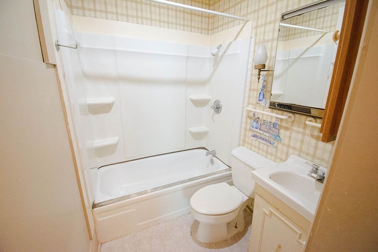 209 S Pearl St - Photo 7 of 21