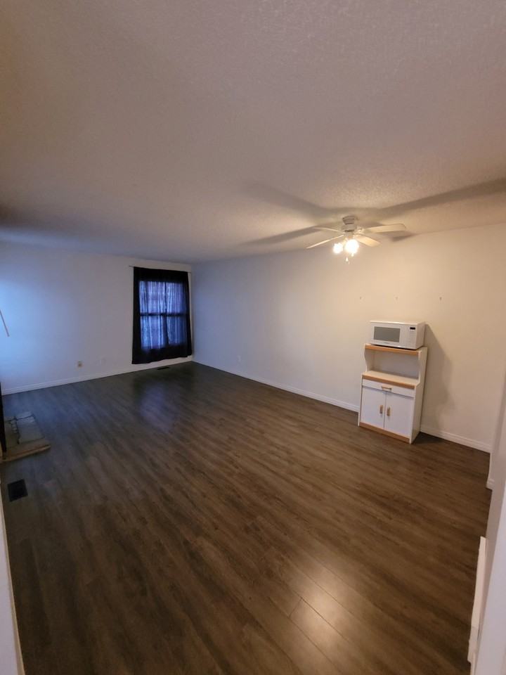 6504 184 Street Northwest - Photo 3 of 9