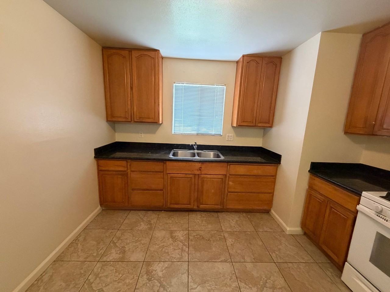 249 De Soto Dr - Photo 2 of 8