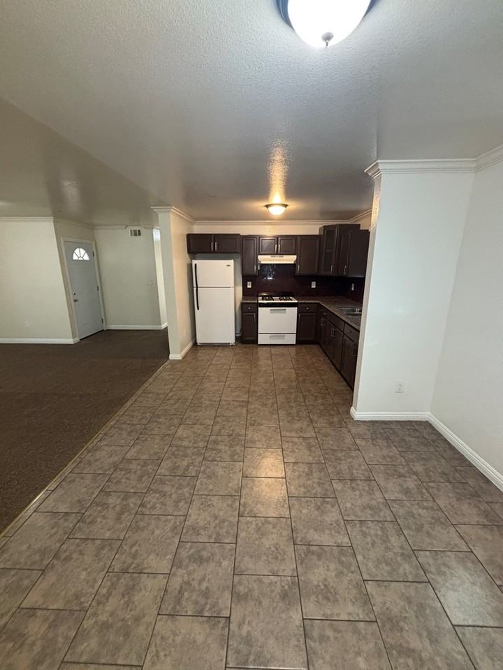 346 East 75th Street - Photo 5 of 23