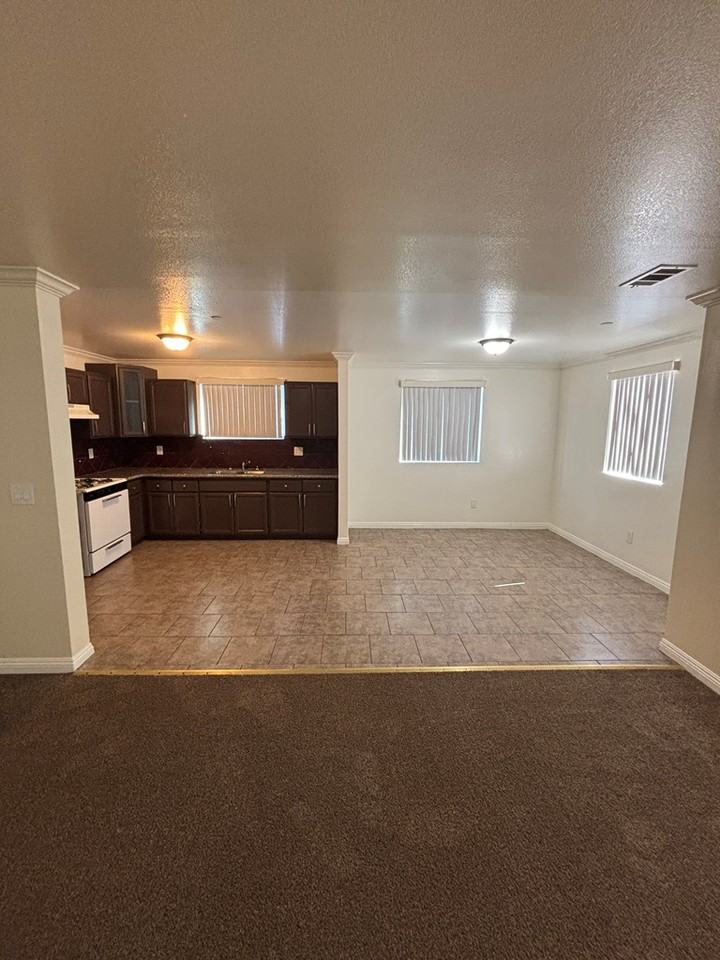 346 East 75th Street - Photo 4 of 23