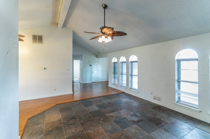 104 Scenic Dr - Photo 2 of 19