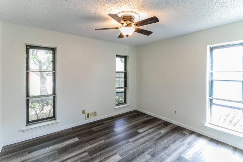 104 Scenic Dr - Photo 4 of 19