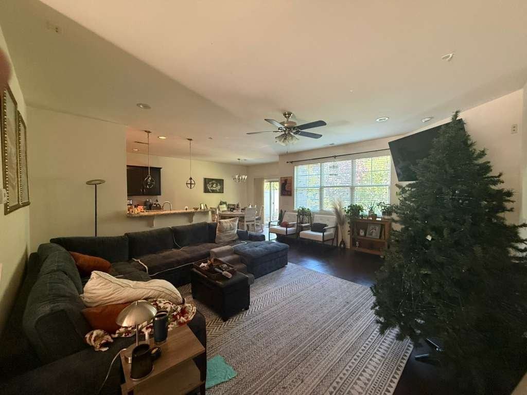 530 Whitworth Ln - Photo 4 of 19
