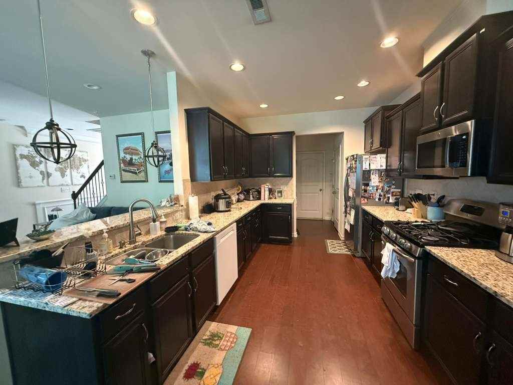 530 Whitworth Ln - Photo 7 of 19