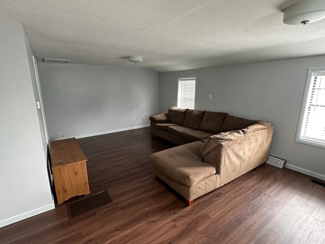561 S 43rd St - Photo 5 of 9