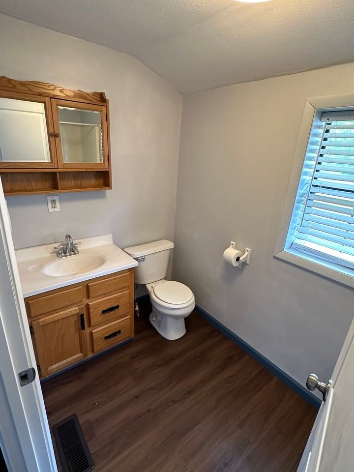 561 S 43rd St - Photo 6 of 9