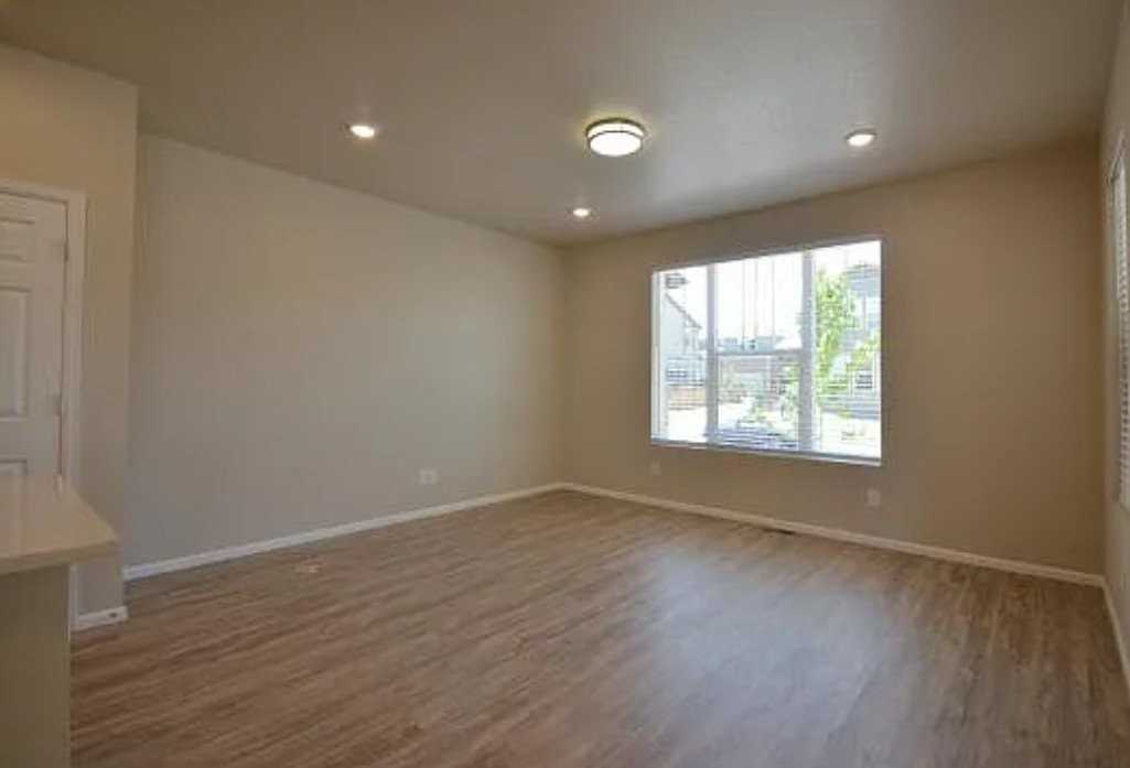 8204 S Trails Edge Ct - Photo 2 of 12