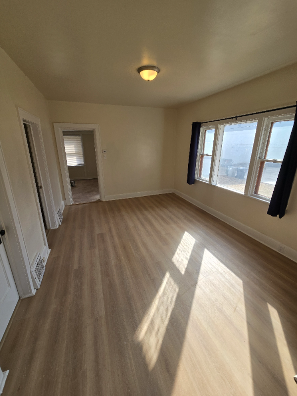 3122 N 42nd St - Photo 3 of 8