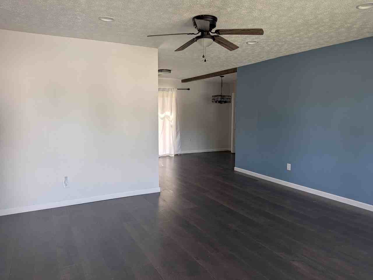 216 Kansas Dr - Photo 2 of 15