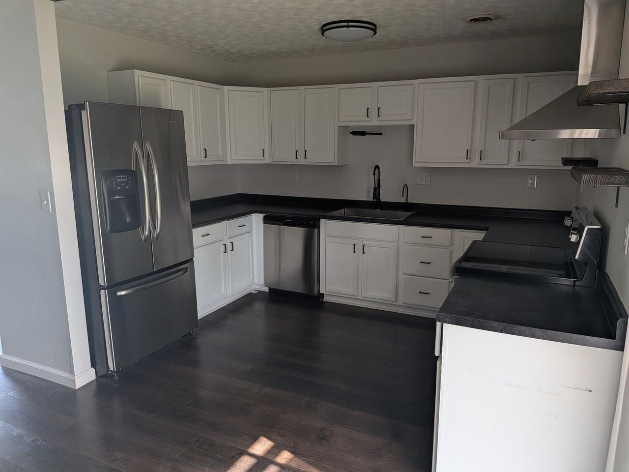 216 Kansas Dr - Photo 4 of 15